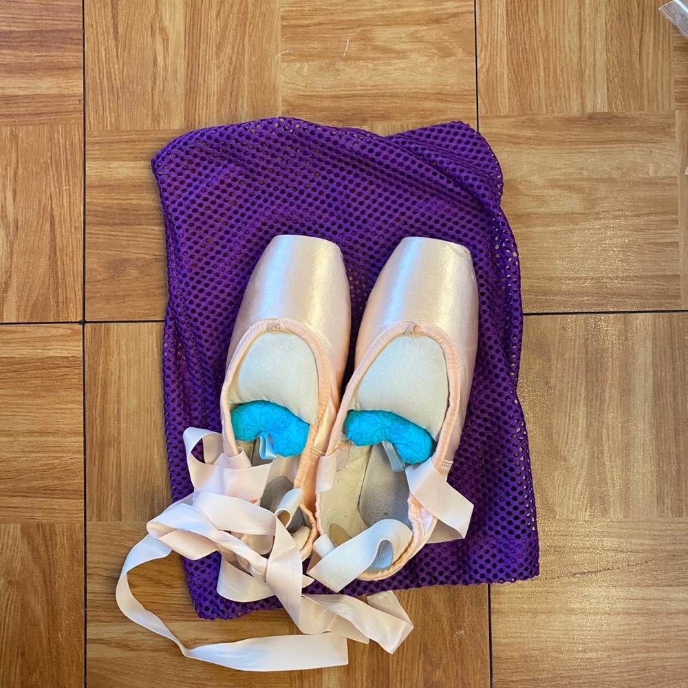 Suffolk Solo Prequel Pointe Shoes, with Mesh Bag